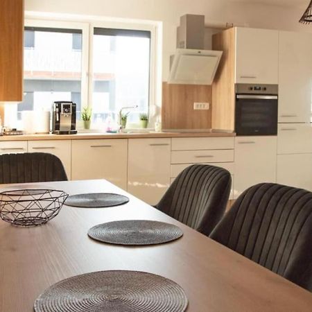 5 Dream Apartment 5 Cu Parcare Privata Oradea Ngoại thất bức ảnh