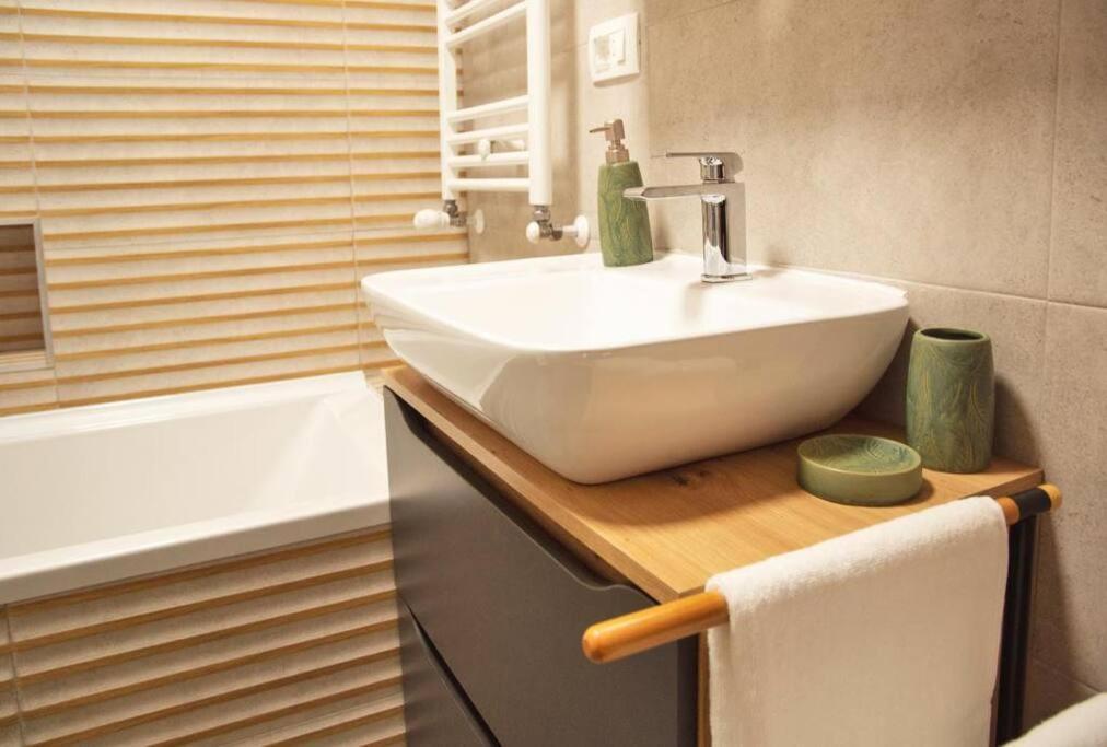 5 Dream Apartment 5 Cu Parcare Privata Oradea Ngoại thất bức ảnh